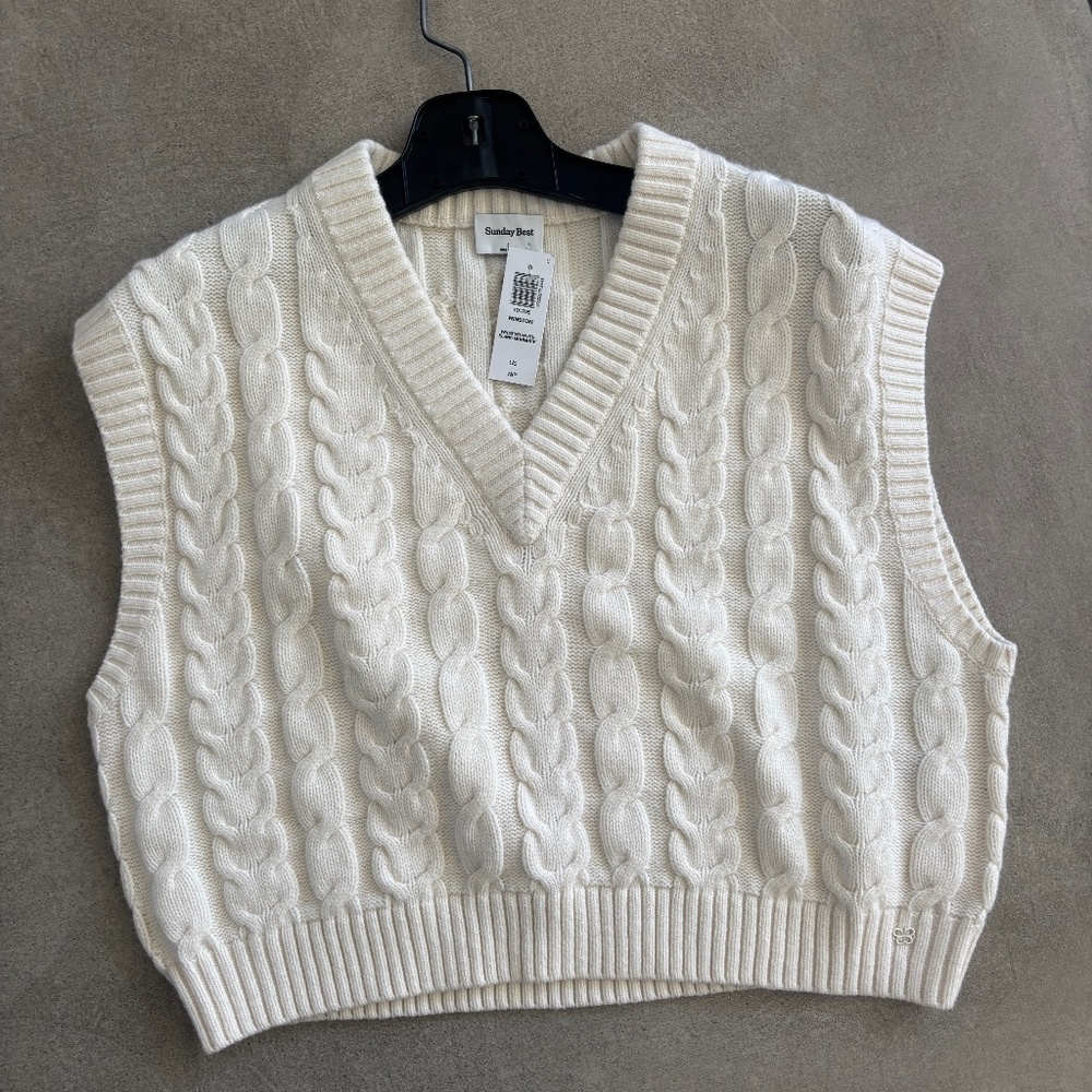 NWT Sunday Best Aritzia Cableknit Vest Whisper White Size Large